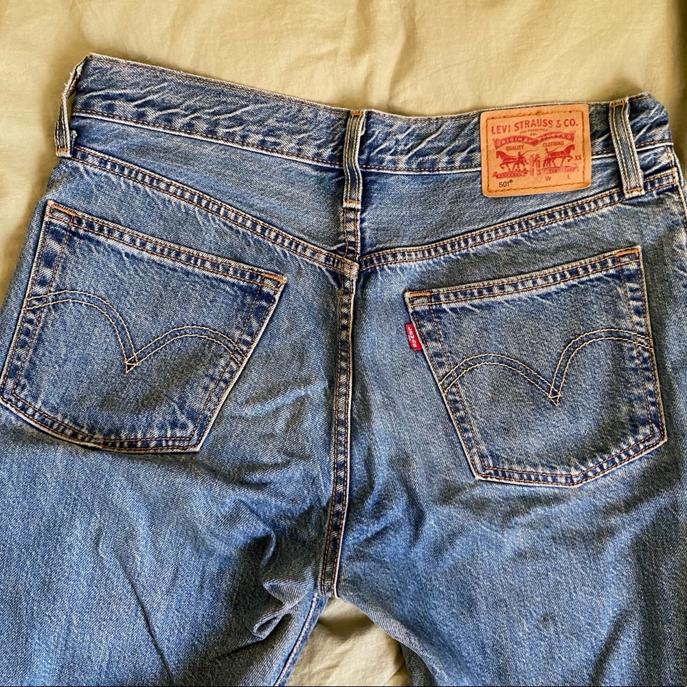 cropped levi’s 501 jeans